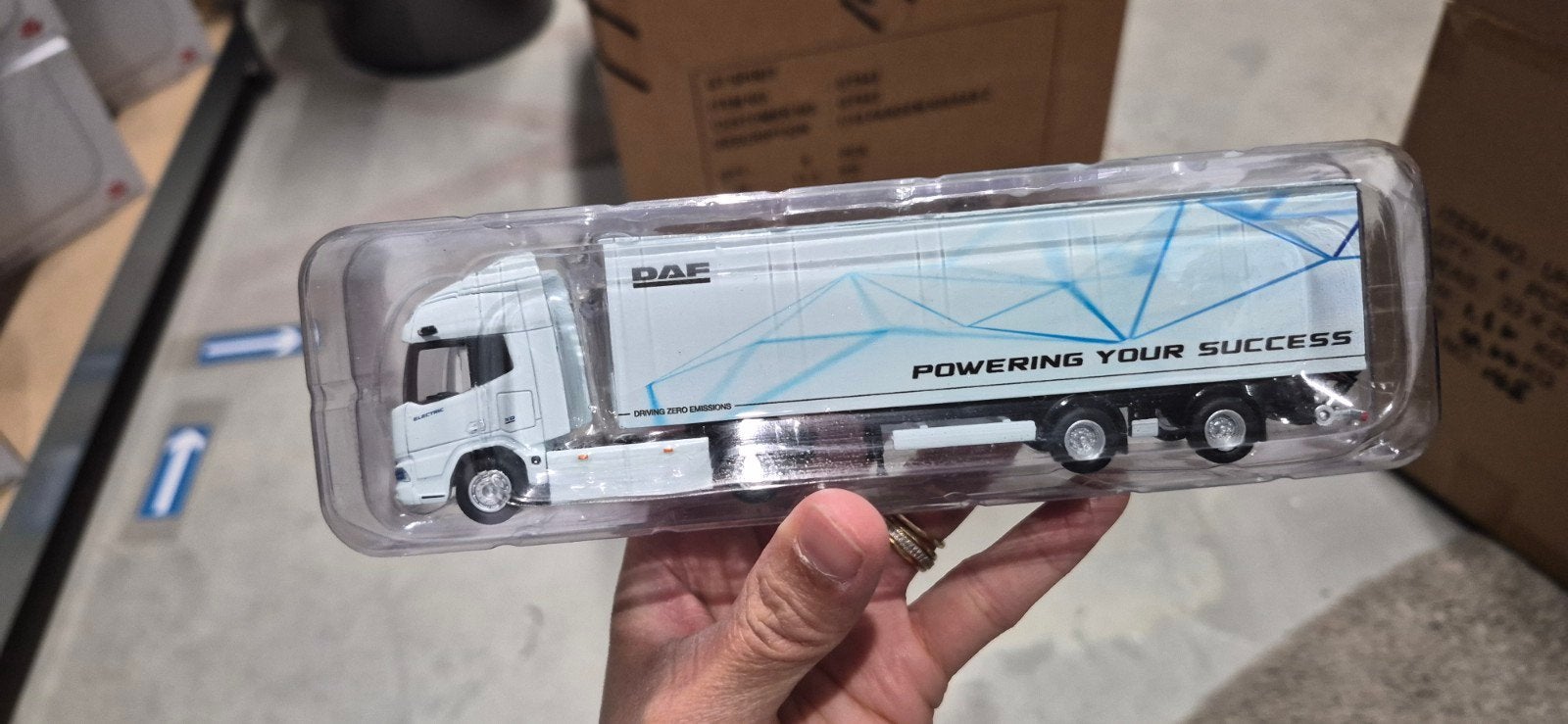 DAF miniatuur truck - 1:87 - Holland oto, Boeken, Hobby en Vrije tijd, Verzenden