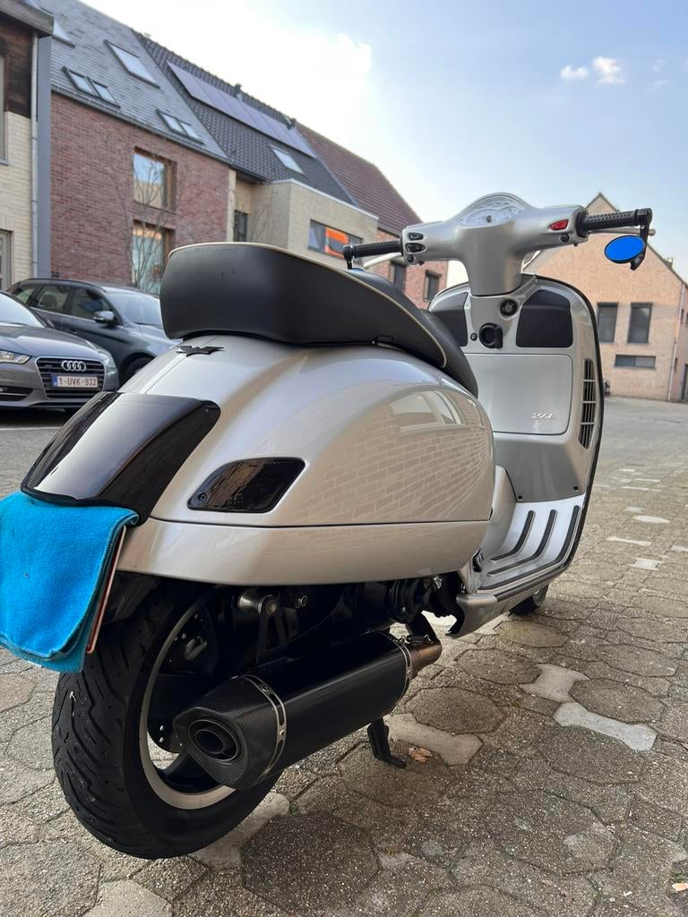 Vespa GT 200cc , Black-Out GTS SYLE, Motoren, Particulier, Scooter