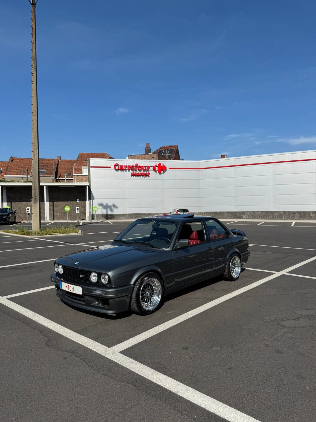 BMW E30 rood interieur – Nieuw bekleed – Coupé, Ophalen, Gereviseerd, BMW