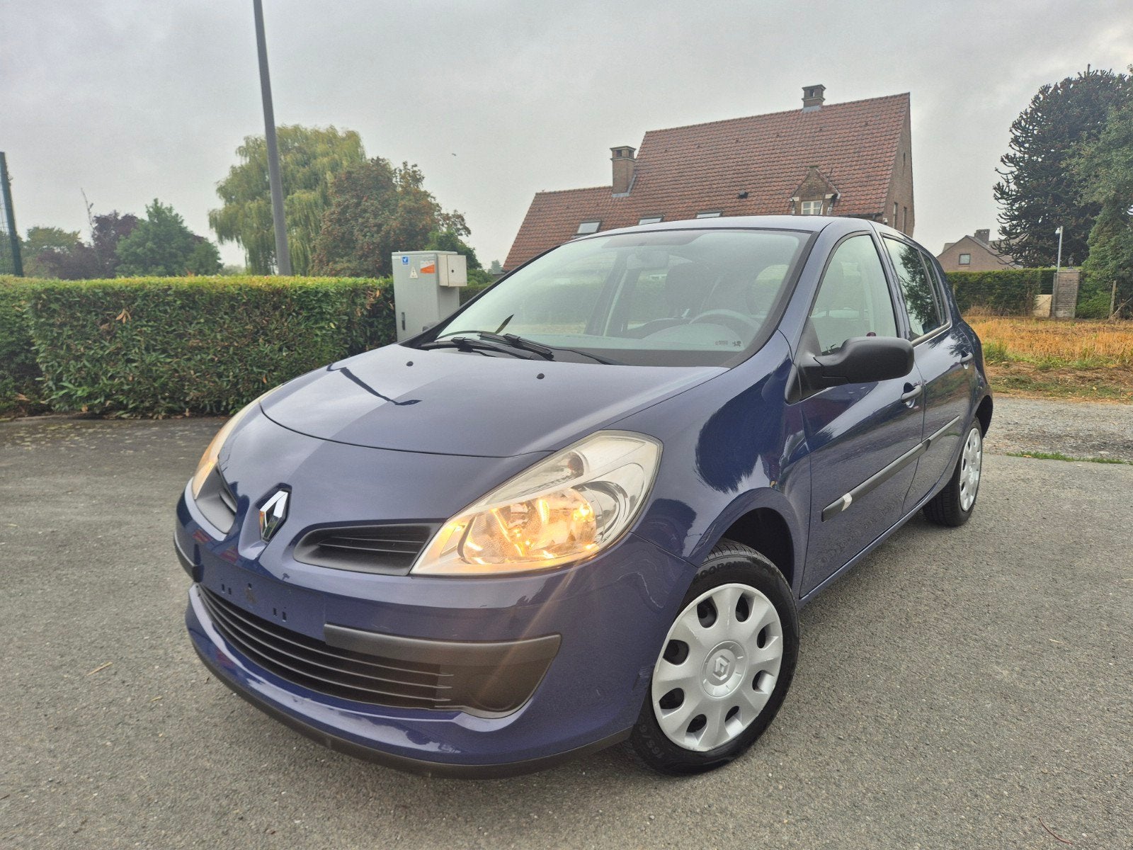 renault Clio 1.2i Benzine 2007 73.000KM GEKEURD V VERKOOP!!!, Auto's, Voorwielaandrijving, Dealer onderhouden, Stof, Zwart