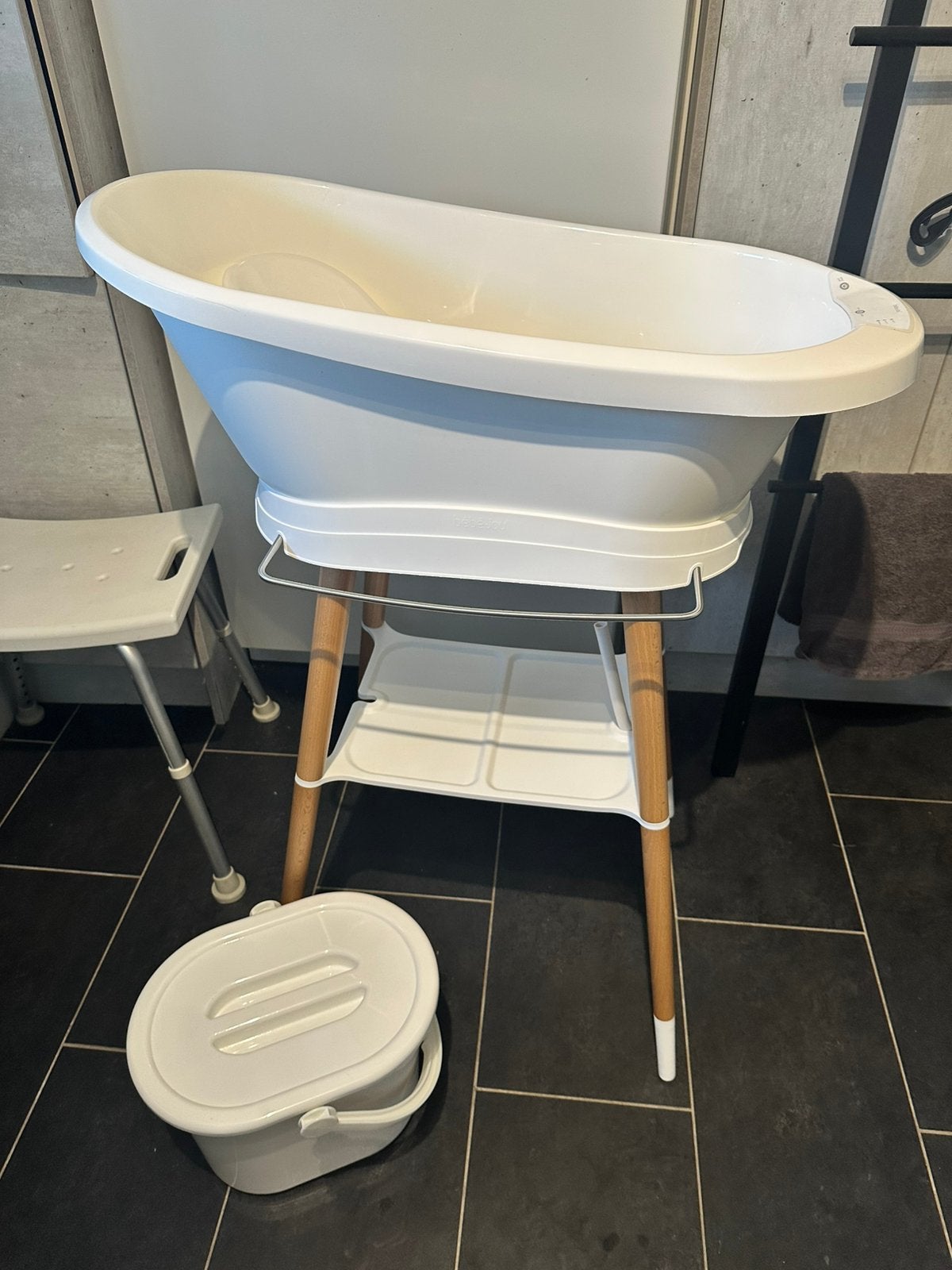 Bebe jou badje met staander en pampervuilbakje, Enlèvement, Comme neuf, Baignoire
