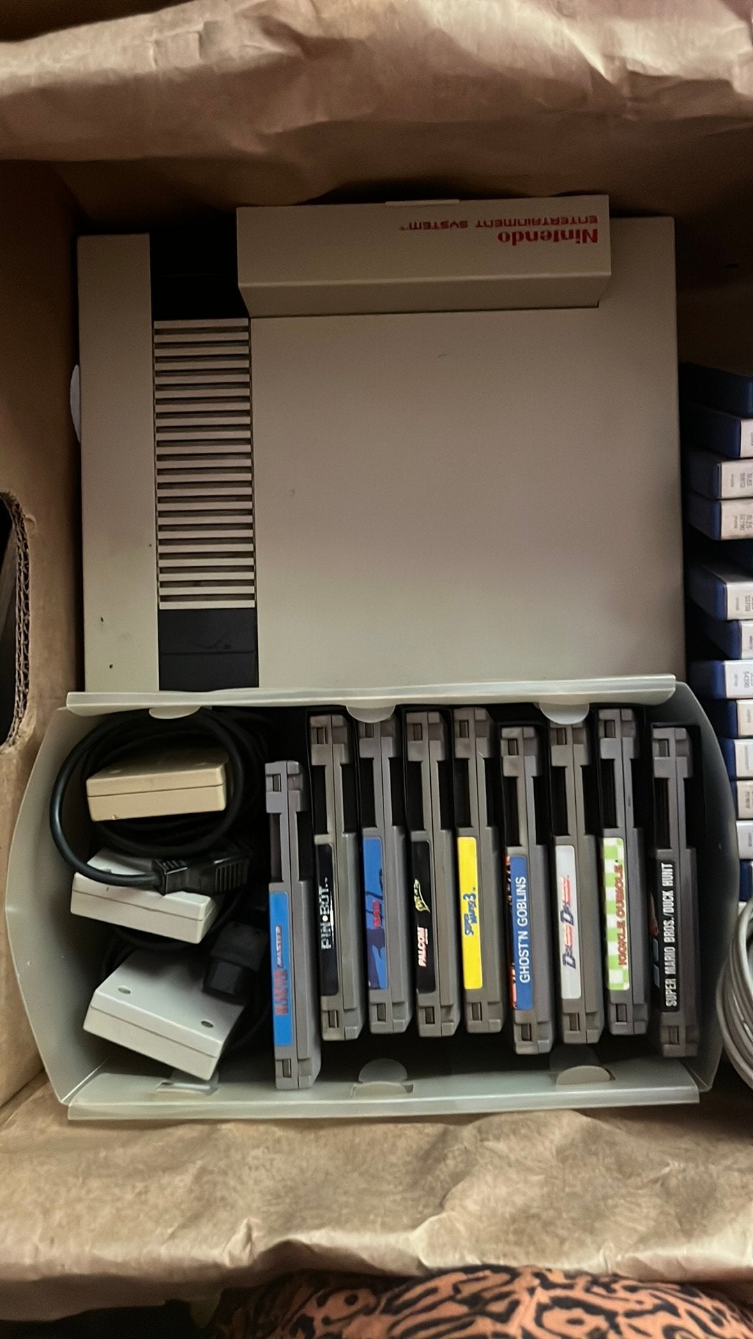 NES Console + Controllers + 9 games + gun, Enlèvement ou Envoi, Comme neuf