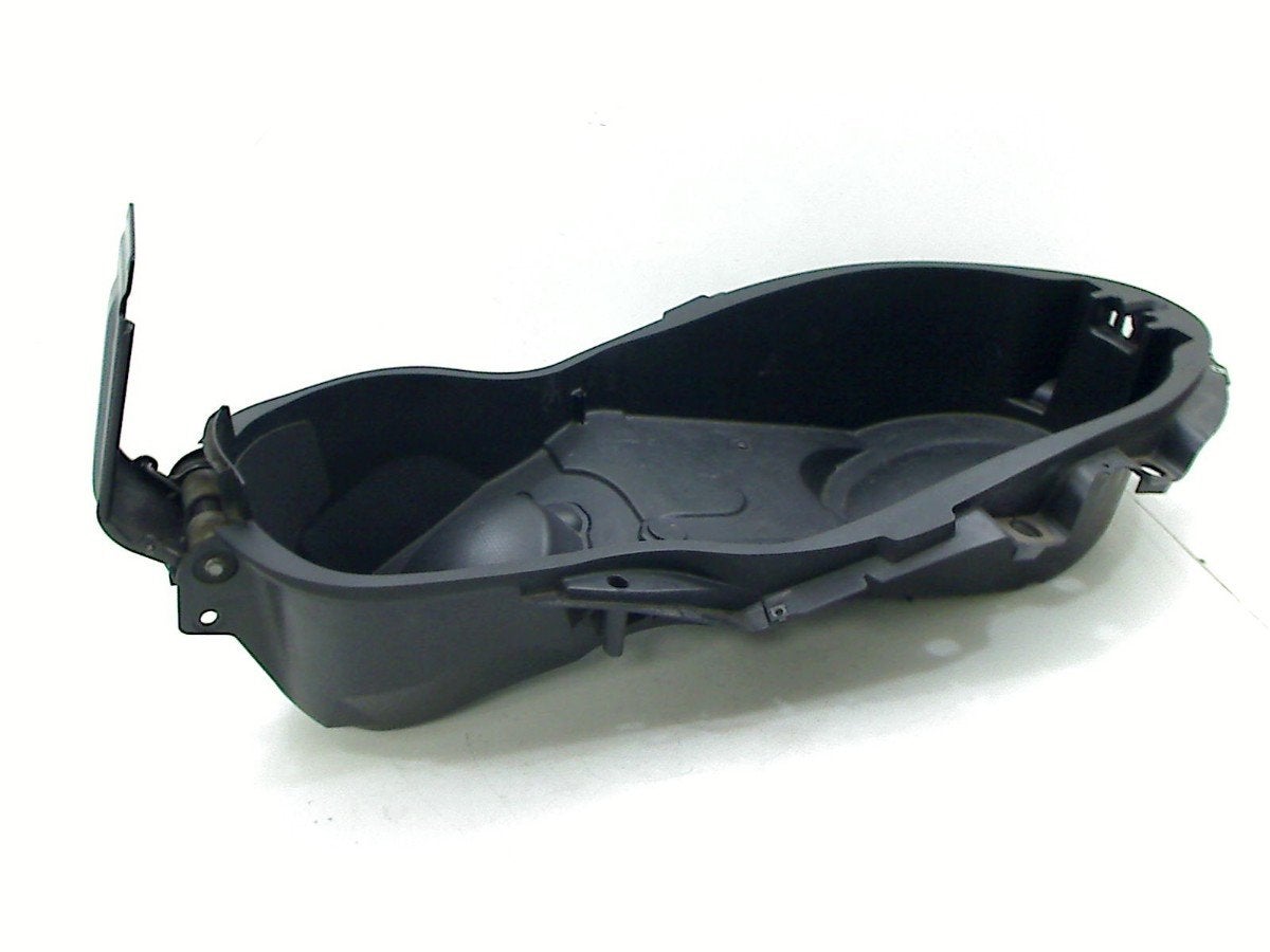 COFFRE À CASQUE YP 250 R X-MAX 2010-2013 (YP250R 1C0), Dhr. S. di Majo, Utilisé, Info@cama-motorparts.nl, P.J. Troelstraweg 8 8
3144 CX  MAASSLUIS, NL