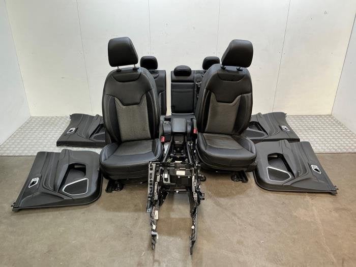 Kit revêtement (complet) d'un Jeep Compass, Autos : Pièces & Accessoires, Jeep, Utilisé, -, -