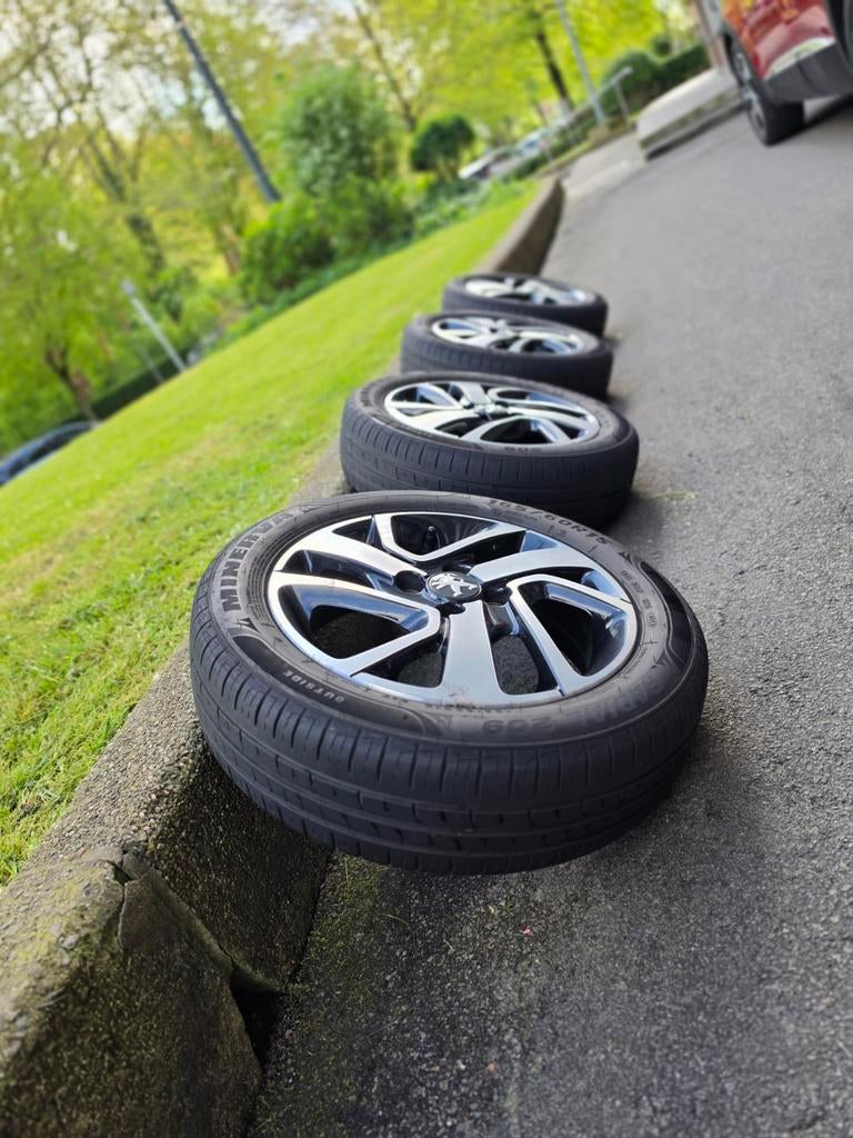 Jantes Peugeot 108 Pneu de 2024, ont moin de 10.000Km, Autos : Pièces & Accessoires, Pneus & Jantes, Pneu(s)