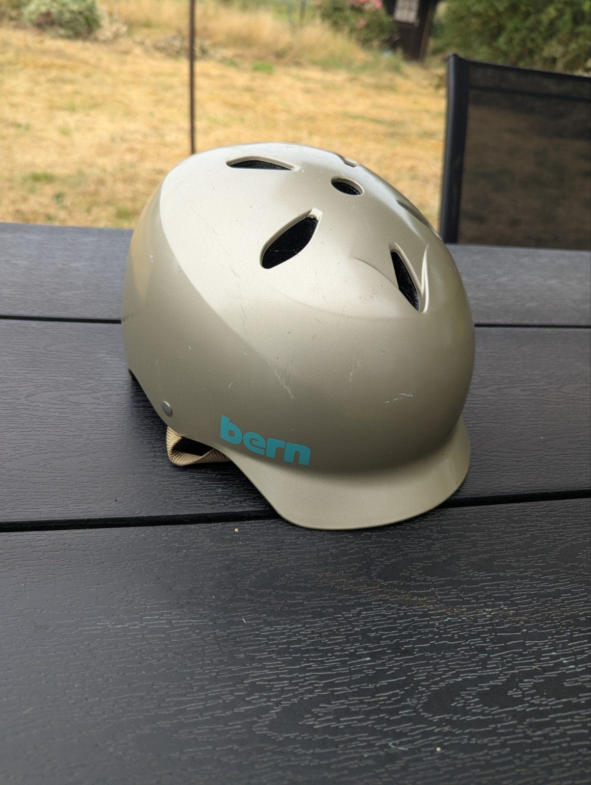 Casque vélo bern pour femme, Vélos & Vélomoteurs, Accessoires vélo | Casques de vélo, Enlèvement, S, Femme