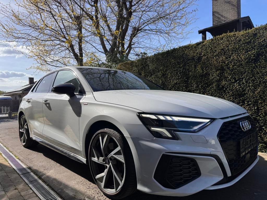 AUDI A3 2020 S-Line, Cuir et Alcantara, Achat, Noir, 5 portes