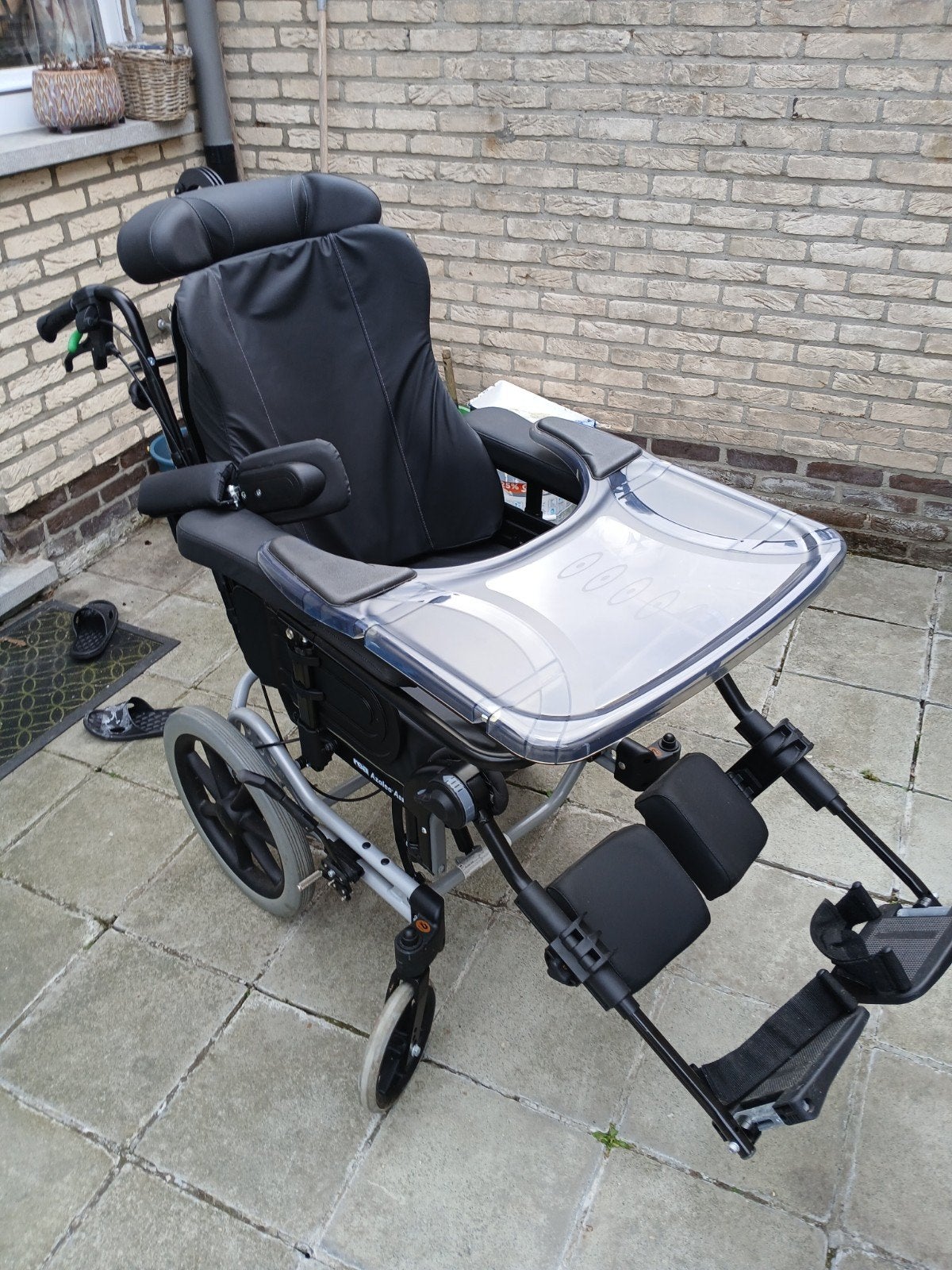 Kantel Zorgstoel van Invacare Azalea nieuwstaat, Divers, Chaises roulantes, Enlèvement