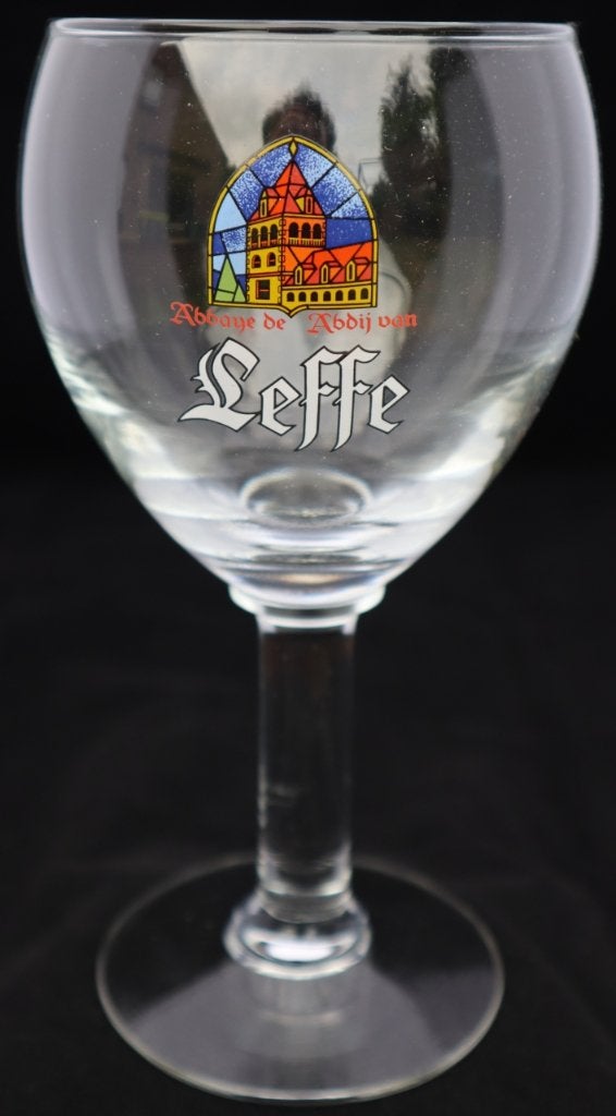Duo van vintage Leffe glazen met rode letters, Verzamelen, Biermerken, Zo goed als nieuw, Glas of Glazen, Leffe, Ophalen