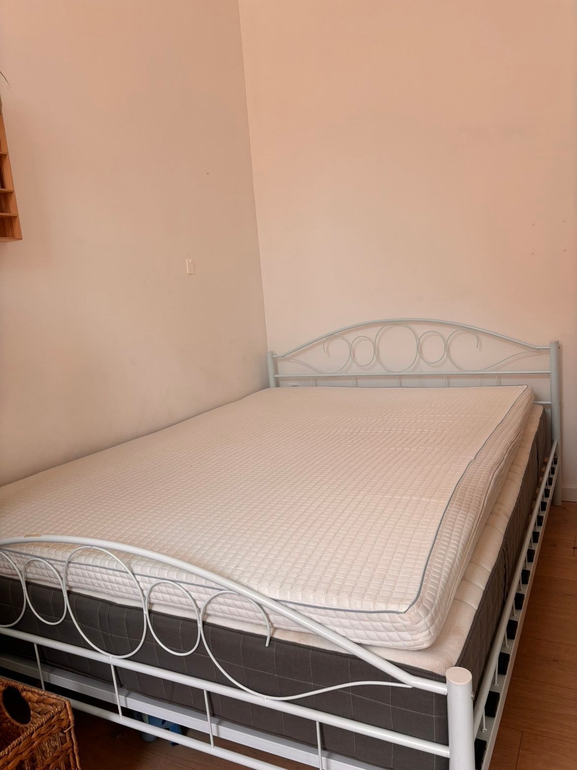 Wit metalen bed met matras en topper (140x200), 140 cm, Enlèvement, Utilisé, Blanc