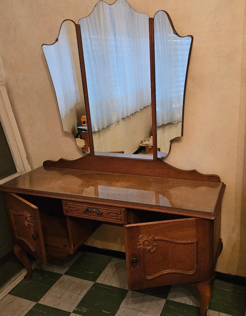 2 verschillende Lage kasten met spiegel, Enlèvement