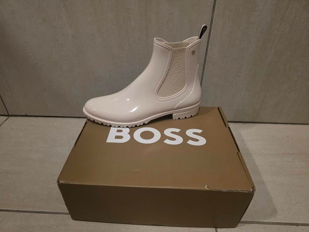 Set Hugo Boss Beige Chelsea Boots & Zilveren tas, Neuf, Enlèvement ou Envoi, Beige, Bottes hautes