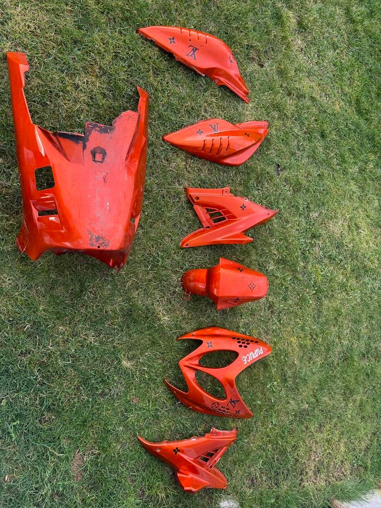 Carénage nitro srt8, Vélos & Vélomoteurs, Pièces de cyclomoteur | Scooters, Enlèvement ou Envoi, Utilisé