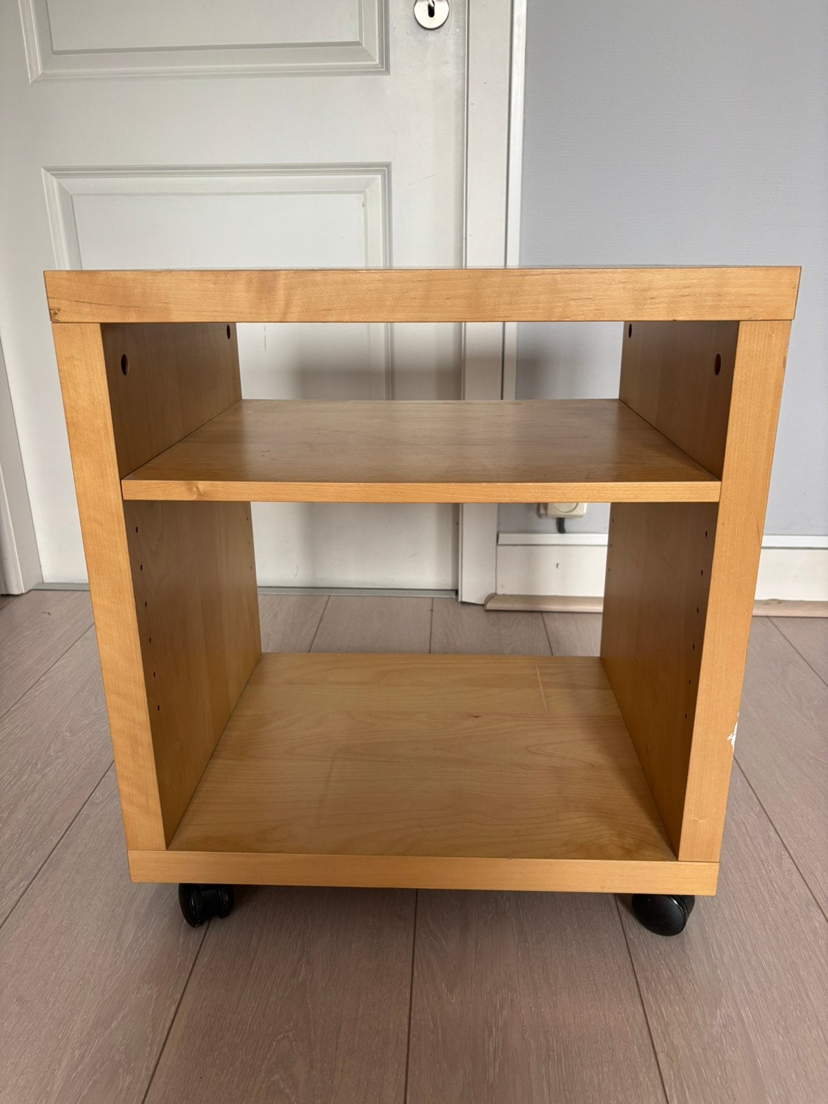 Table de nuit sur roulettes, 45 à 65 cm, Enlèvement, Utilisé, 55 à 70 cm