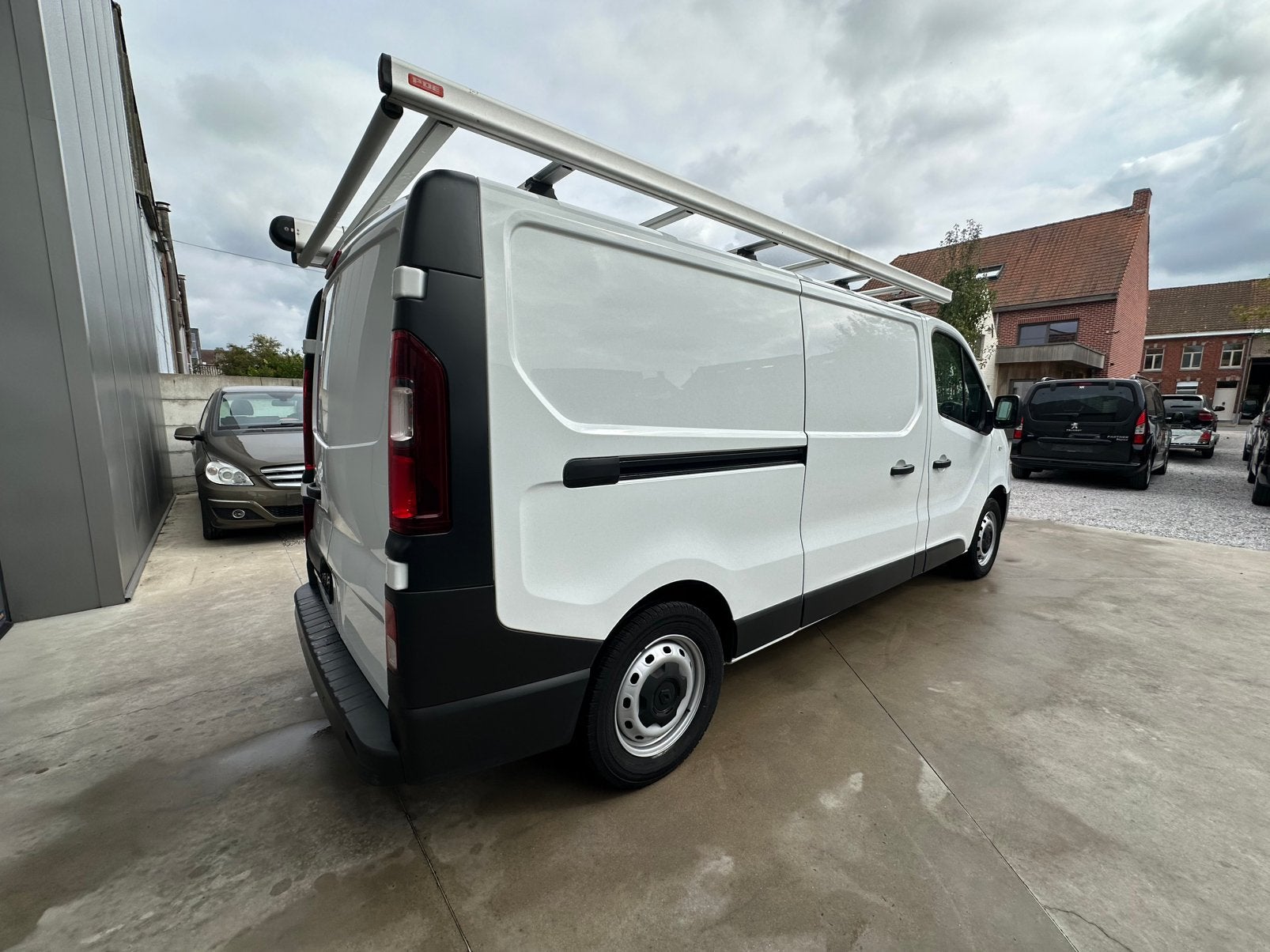 Renault Trafic/L2/69000km/Galerie de toit + intérieur, Autos, Achat, Electronic Stability Program (ESP), Euro 6, Entreprise
