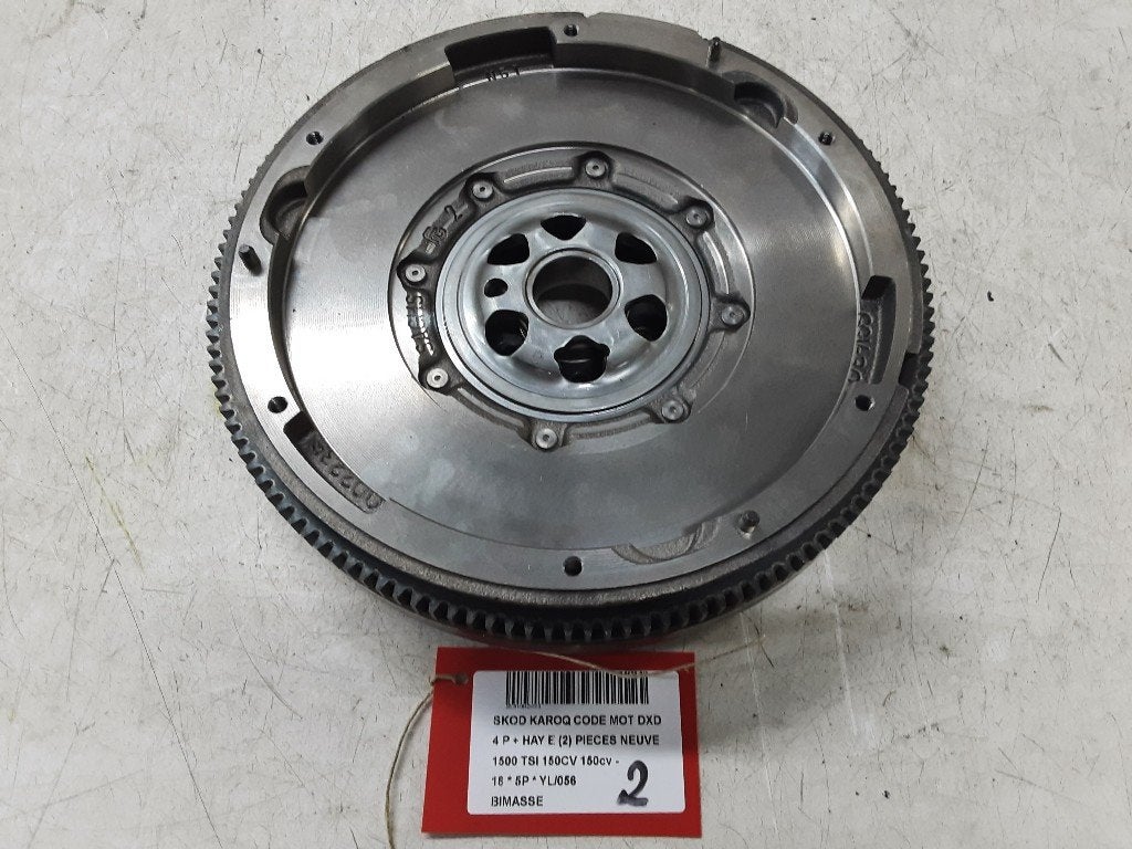 VOLANT MOTEUR BI-MASSE Skoda Karoq (01-2017/-) (05E105266B), Mevr. I. Hauben, Utilisé, Skoda, Rue de l'Espoir 34 34
4030  GRIVEGNÉE, BE