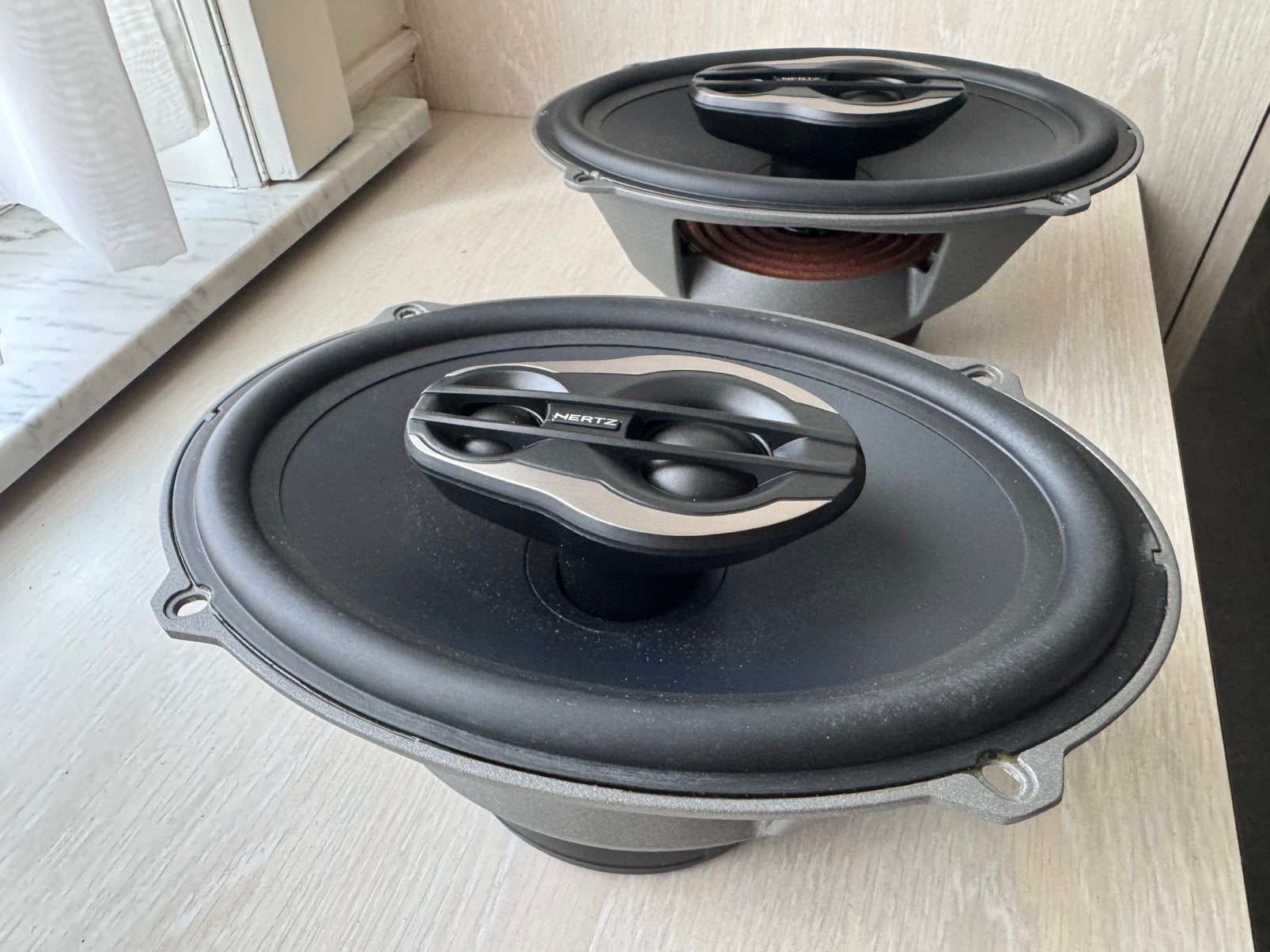 2xLuidspr Hertz Pro MPX 690.3 Mille-27x20cm/130W/nieuw300€, Autos : Divers, Haut-parleurs voiture, Enlèvement, Comme neuf