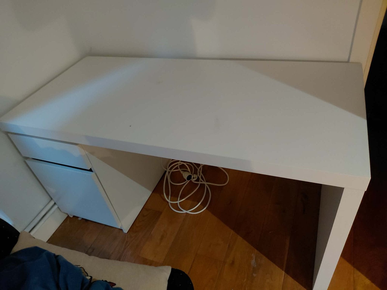 IKEA MALM bureau – wit, Huis en Inrichting, Bureaus, Ophalen, Zo goed als nieuw, IKEA, Wit