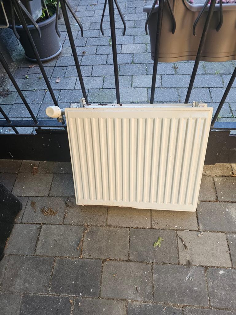 Radiator 60 cm breed 50 euro, Doe-het-zelf en Bouw, Verwarming en Radiatoren, Ophalen, Radiator