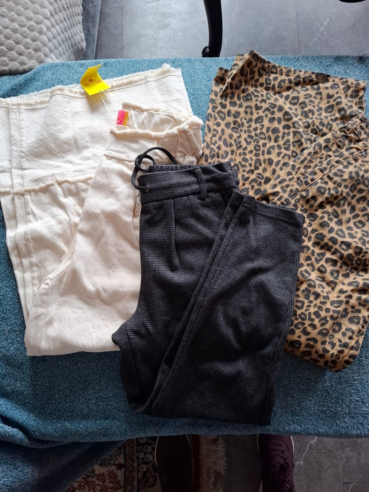 Pantalons (3) donc 2 neuves taille s/m, Vêtements | Femmes, Enlèvement ou Envoi, Comme neuf, Autres couleurs, W28 - W29 (confection 36)