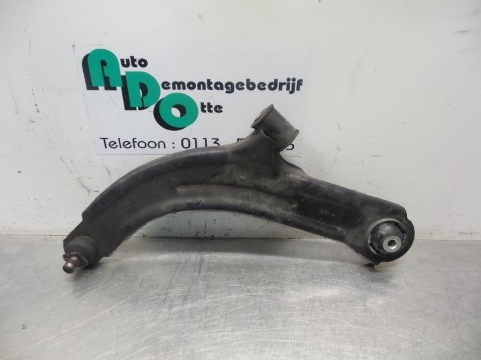 Bras de suspension avant gauche d'un Nissan Micra (Micra 03-, -, 3 mois de garantie, Utilisé, -