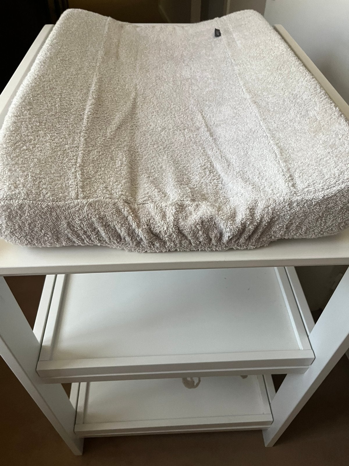 Table à langer - laquée blanche, Enfants & Bébés, Chambre d'enfant | Commodes & Armoires, 90 à 105 cm, Espace pour les pieds, Enlèvement