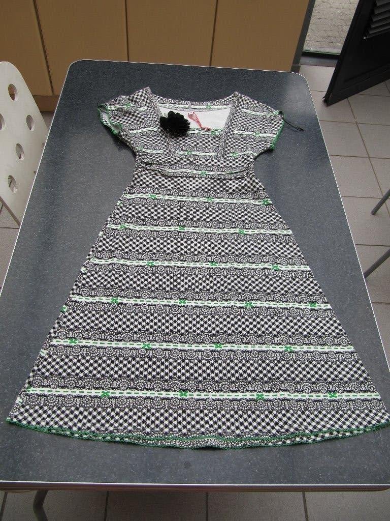 nieuwe jurk Blutsgeschwister XS zwart- wit- groen, Kleding | Dames, Jurken, Ophalen of Verzenden, Nieuw, Maat 34 (XS) of kleiner