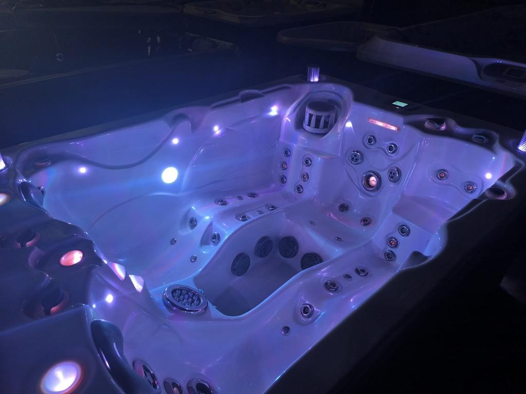 Fox spa jacuzzi, Tuin en Terras, Zwembad-toebehoren, Ophalen of Verzenden, Zo goed als nieuw, Verlichting