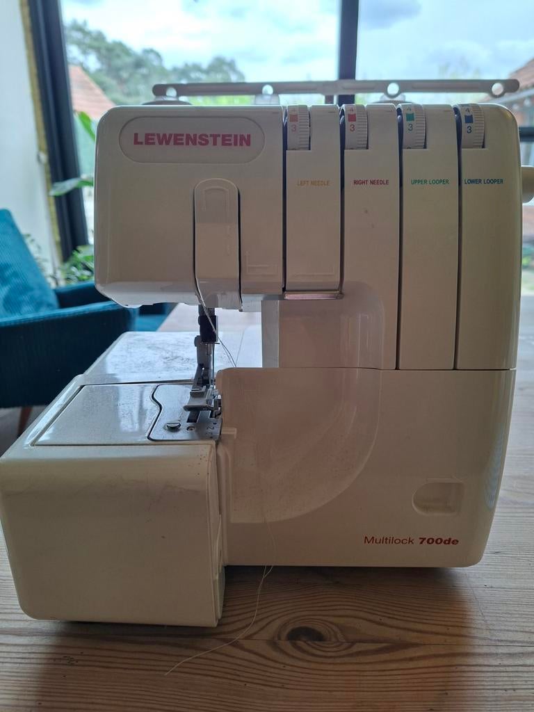 Overlockmachine Lewenstein 700de, Ophalen, Zo goed als nieuw, Lockmachine, Lewenstein