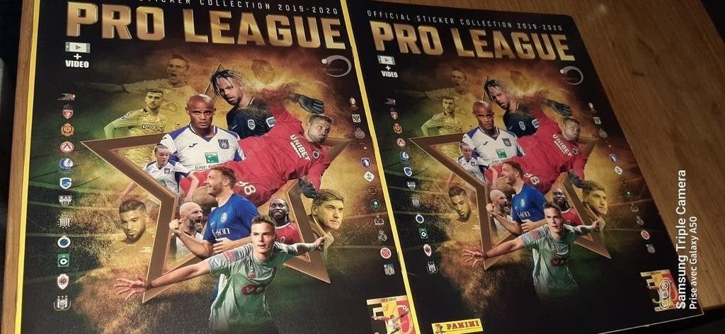 Panini Album met 2 lege stickers 2019-2020 van Jonathan Davi, Nieuw