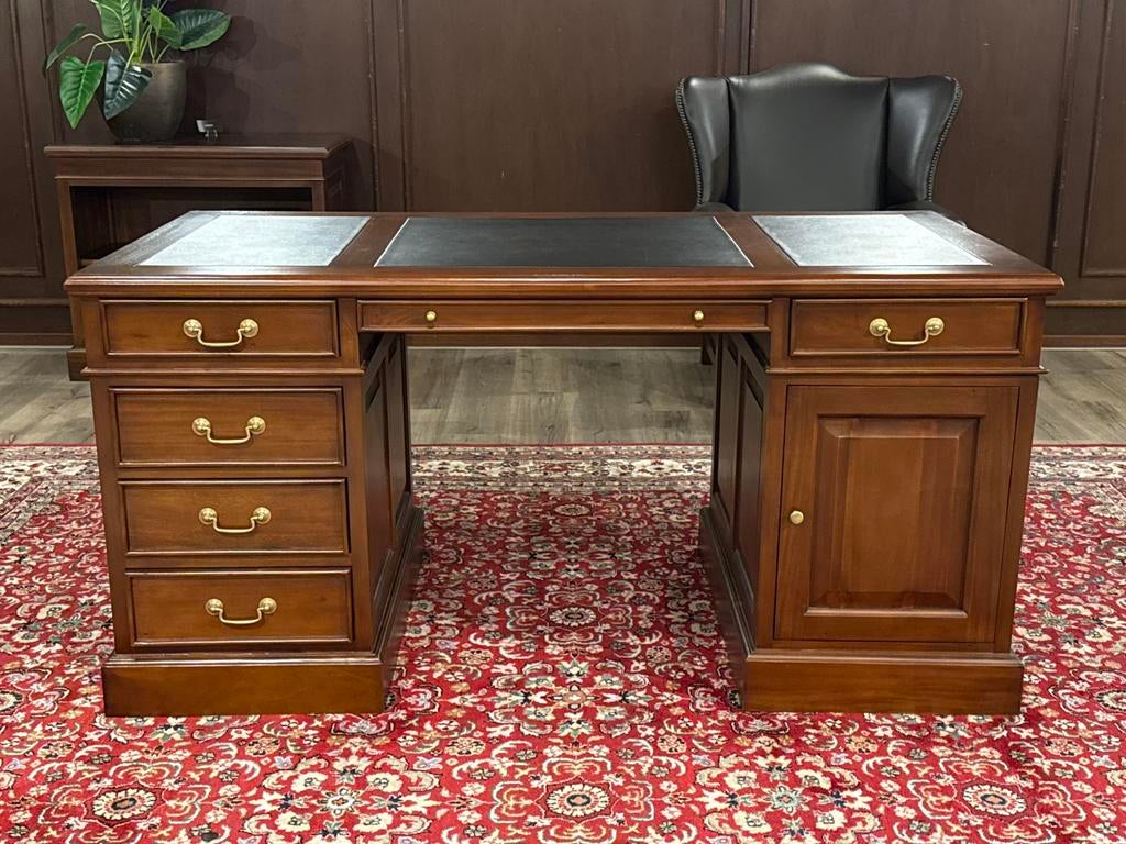 Klassiek Engels bureau #629, Huis en Inrichting, Bureaus, Zo goed als nieuw, Ophalen of Verzenden