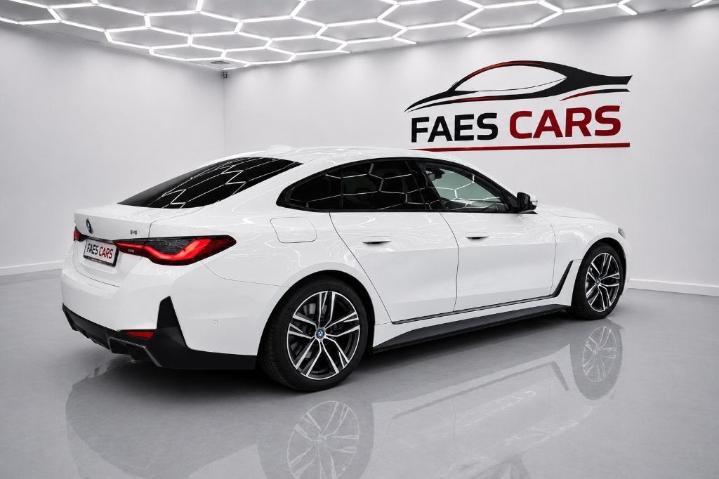 Bmw I4 Edrive40 Long Rang 250 KW, Auto's, BMW, Dealer onderhouden, 0 cilinders, Wit, Leder