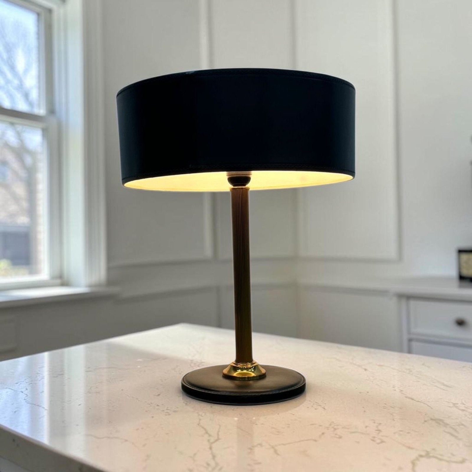 Lampe de table noire vintage avec base en cuir, Enlèvement ou Envoi