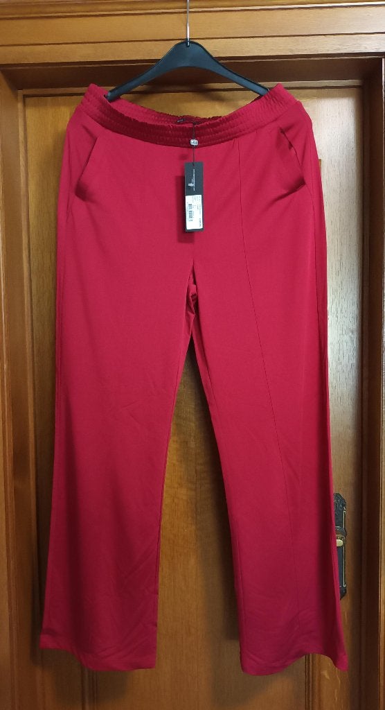 damesbroek en t shirt (nieuw), Vêtements | Femmes, Culottes & Pantalons, Enlèvement, Taille 38/40 (M), Rouge
