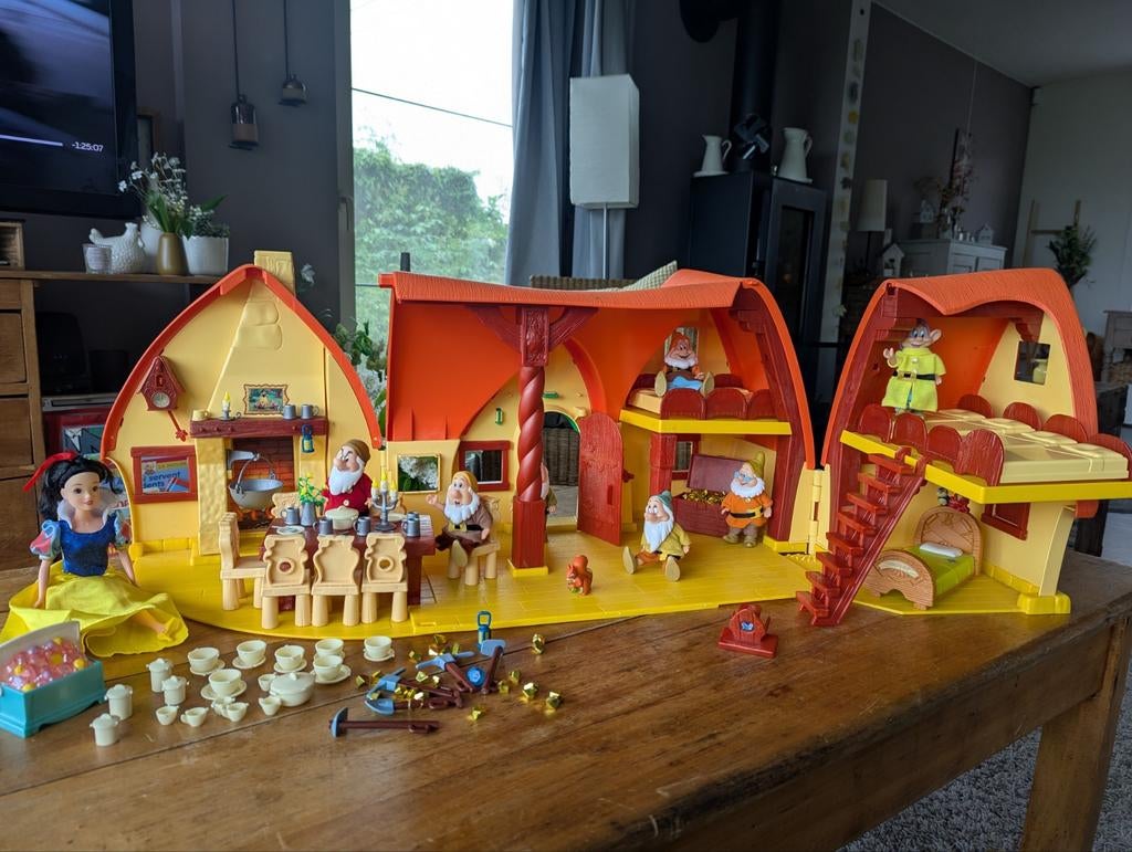 La grande chaumière de blanche neige, Enlèvement