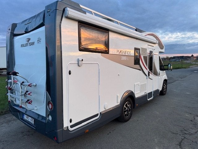 Roller Team Magnifico 285 TL, Caravans en Kamperen, Ringverwarming, Fiat, Fietsendrager, Particulier