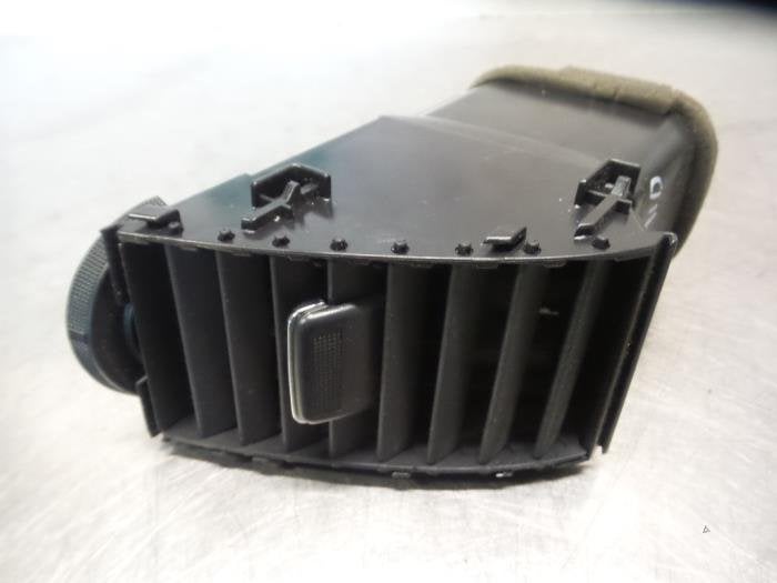 Grille aération tableau de bord d'un Toyota Prius (Prius 04, -, Toyota, Utilisé, -