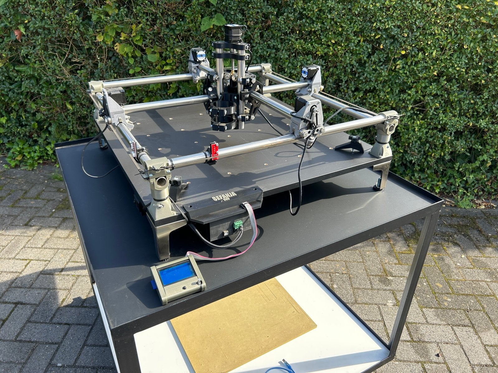 CNC Machine met robuuste werktafel, Ophalen, Zo goed als nieuw