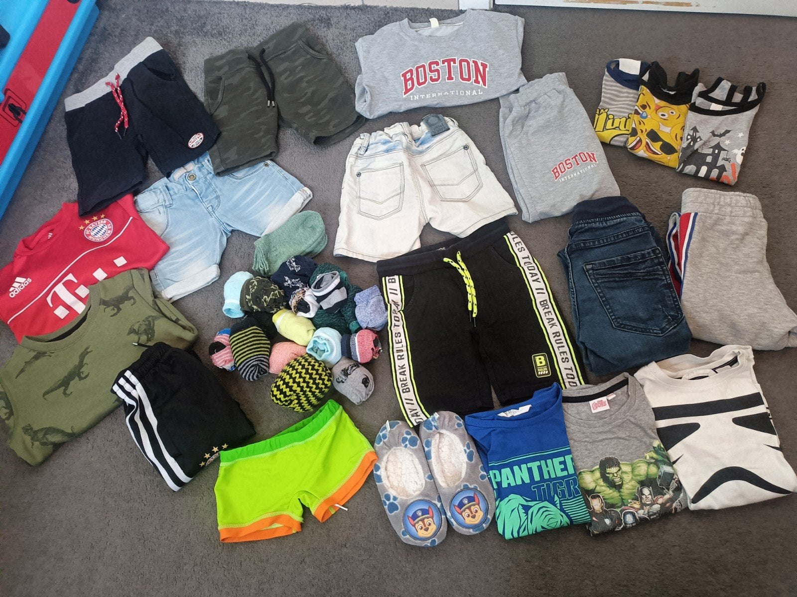 GRATIS KINDER KLEDING, Ophalen, Maat 98