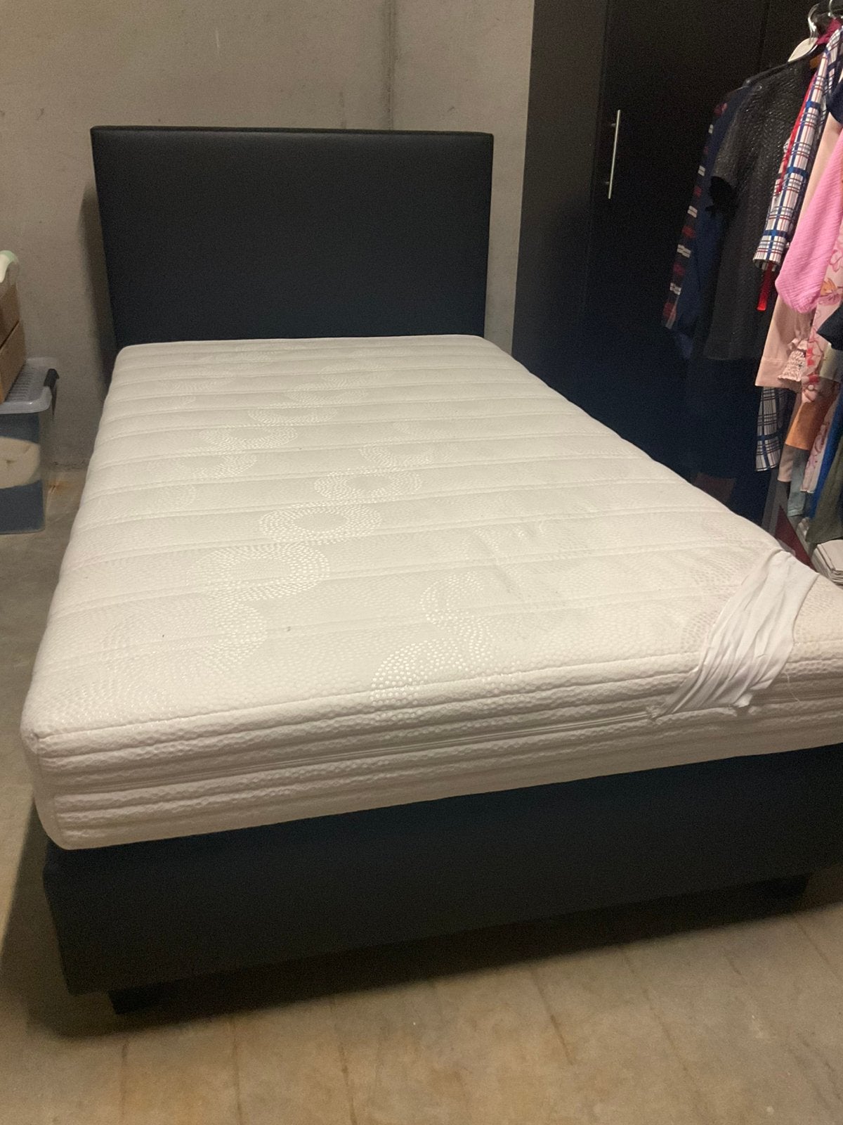 Twijfelaar met matras 120 cm op 200 cm, Ophalen, Zwart, Zo goed als nieuw, Twijfelaar