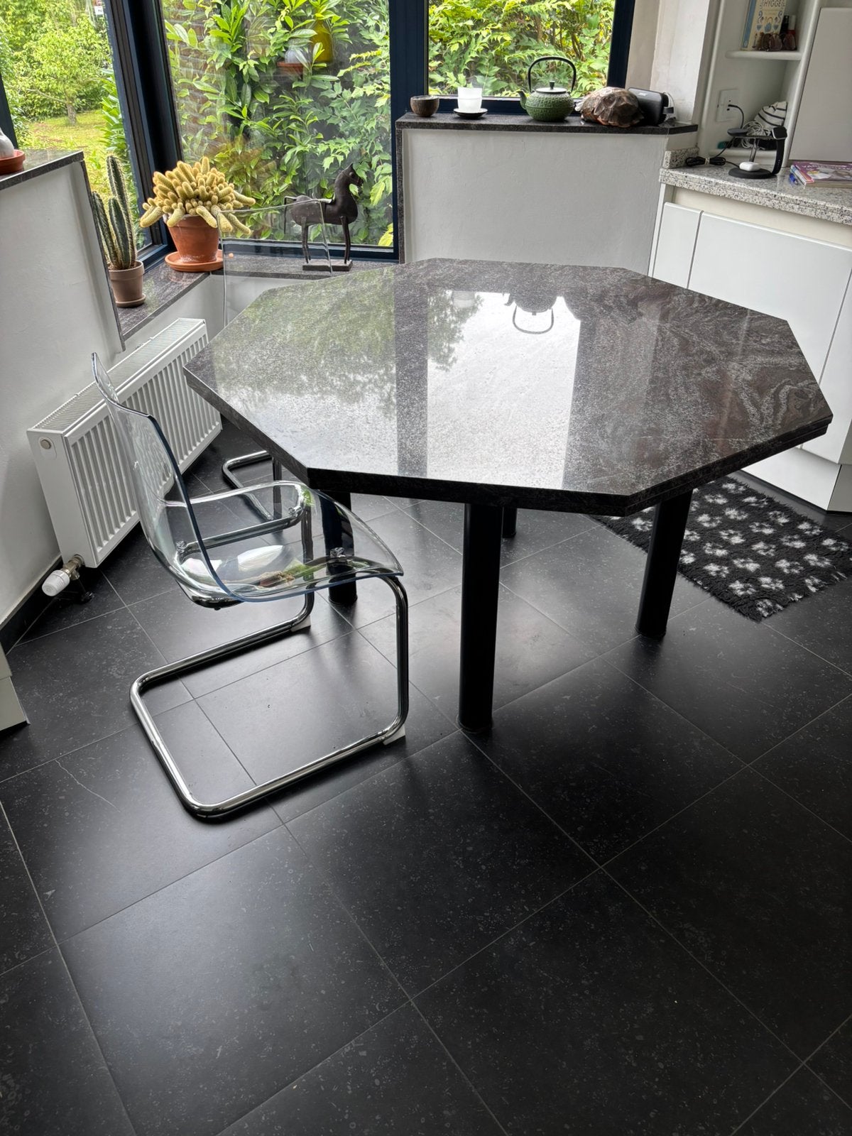 Granieten tafel  8-hoek- 136 cm, Ophalen, Overige materialen, Zo goed als nieuw, Vijf personen of meer