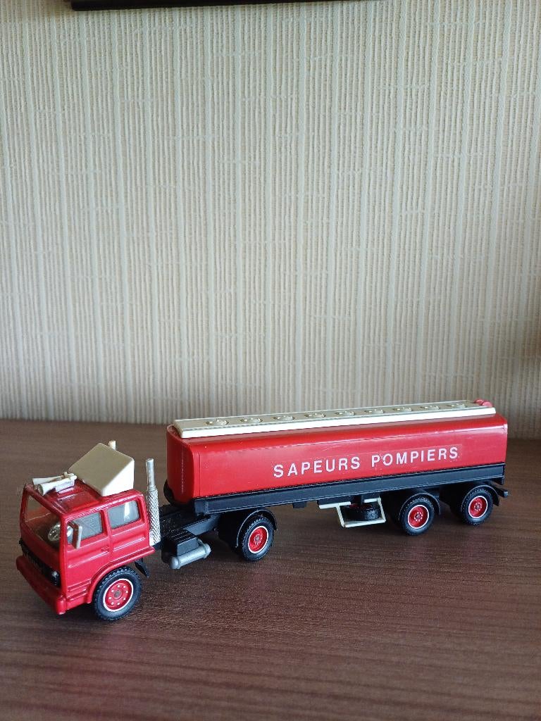 Solido camion Renault Turbo pompiers citerne 25000 l, Enlèvement ou Envoi, Comme neuf