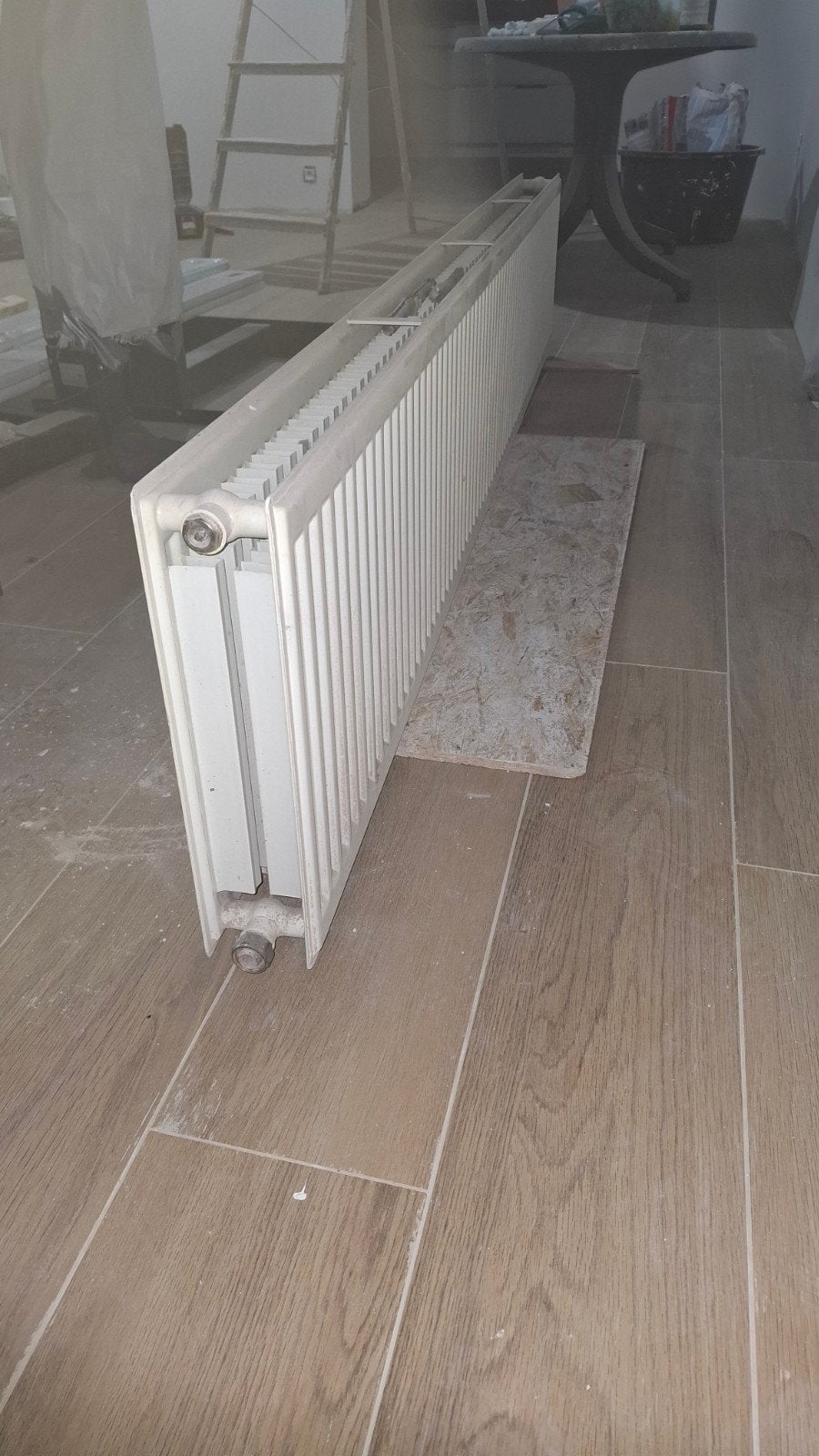 gratis radiator ophalen 220x40x10 incl beugels werkt nog, Enlèvement, Utilisé, 150 cm ou plus, Radiateur