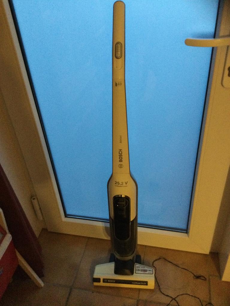 Aspirateur balai Bosch, Enlèvement, Utilisé, Réservoir, Aspirateur