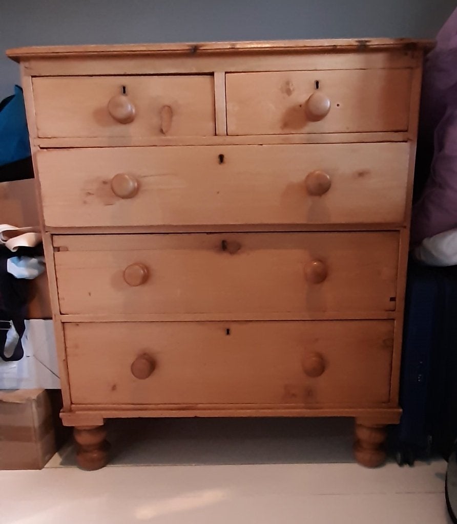 Oude grenen commode, Enlèvement