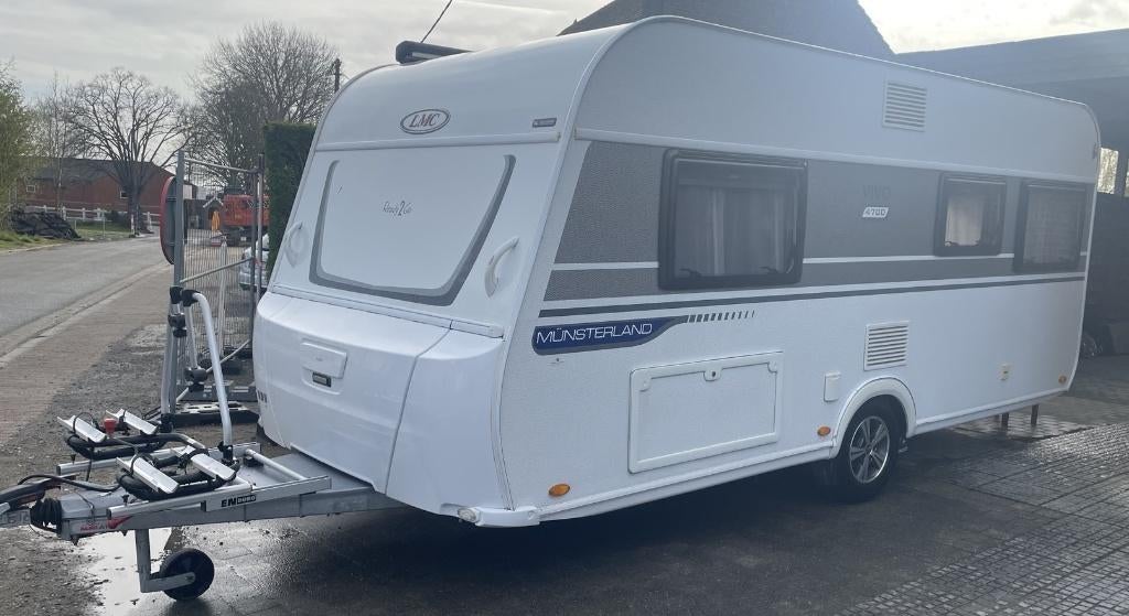 LMC Vivo 470 D luxe caravan voorzien van alle comfort!, Caravanes & Camping, Caravanes, Jusqu'à 4, 6 à 7 mètres, Réfrigérateur