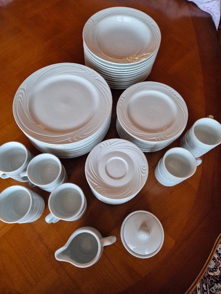 porseleinen servies, Ophalen, Zo goed als nieuw, Porselein, Compleet servies