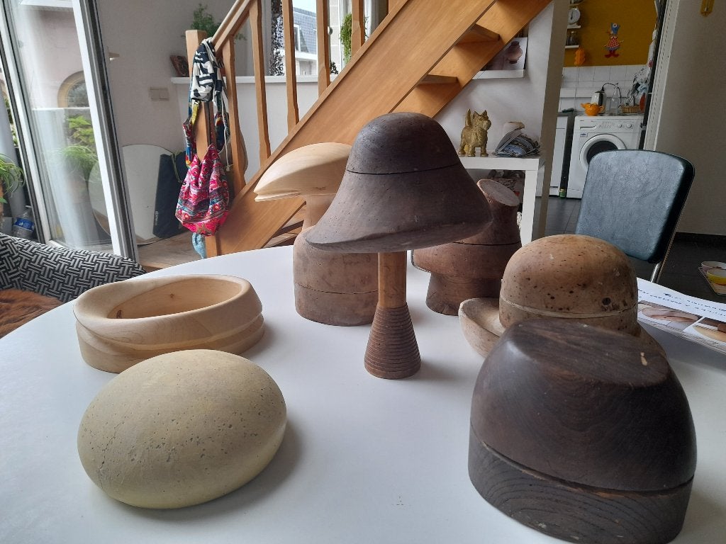 Lot de moule à chapeaux, Enlèvement