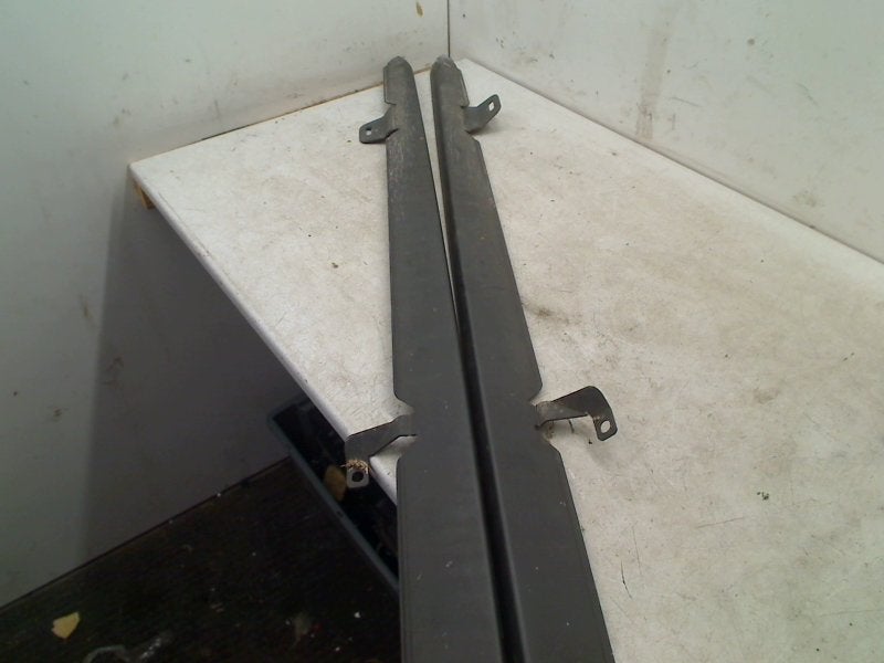 SIDESKIRT SET links en rechts Polo V (6R) (6R0853897), Gebruikt, De Bloemendaal 21 21
5221 EB  'S HERTOGENBOSCH, NL, Info@123Parts.nl