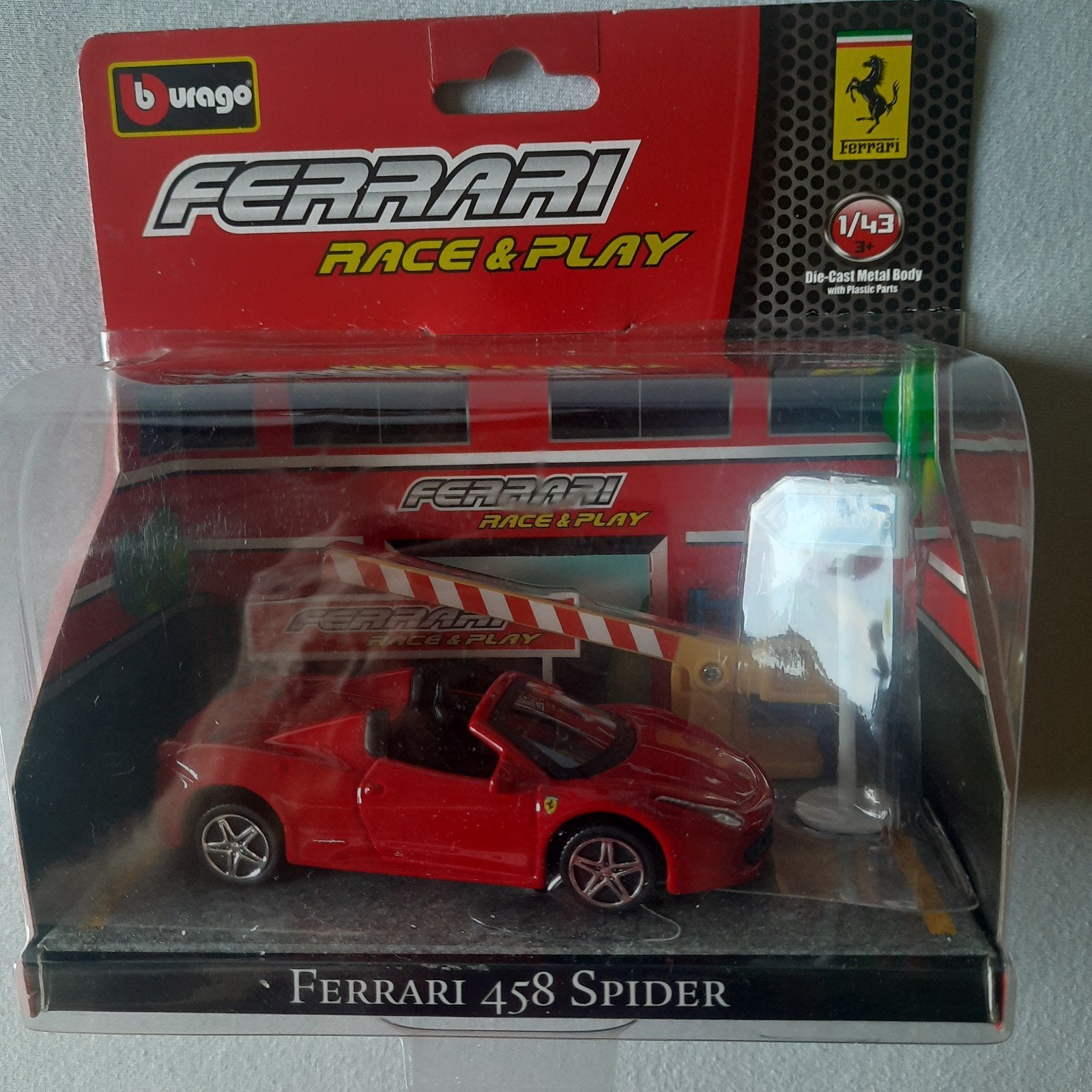BURAGO 1:43 * FERRARI 458 SPIDER dans SET RACE & PLAY * MINT, Enlèvement, Neuf, Voiture, Autres marques